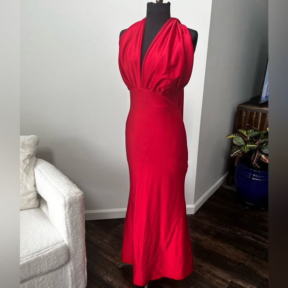 Red gown dress - Picture 3 of 4